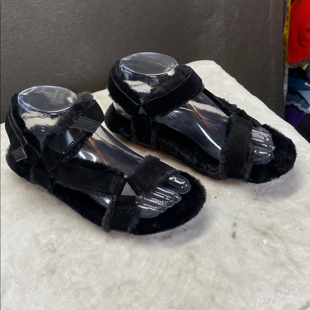 Vionic Chakra Black Sandals with Furry Accents